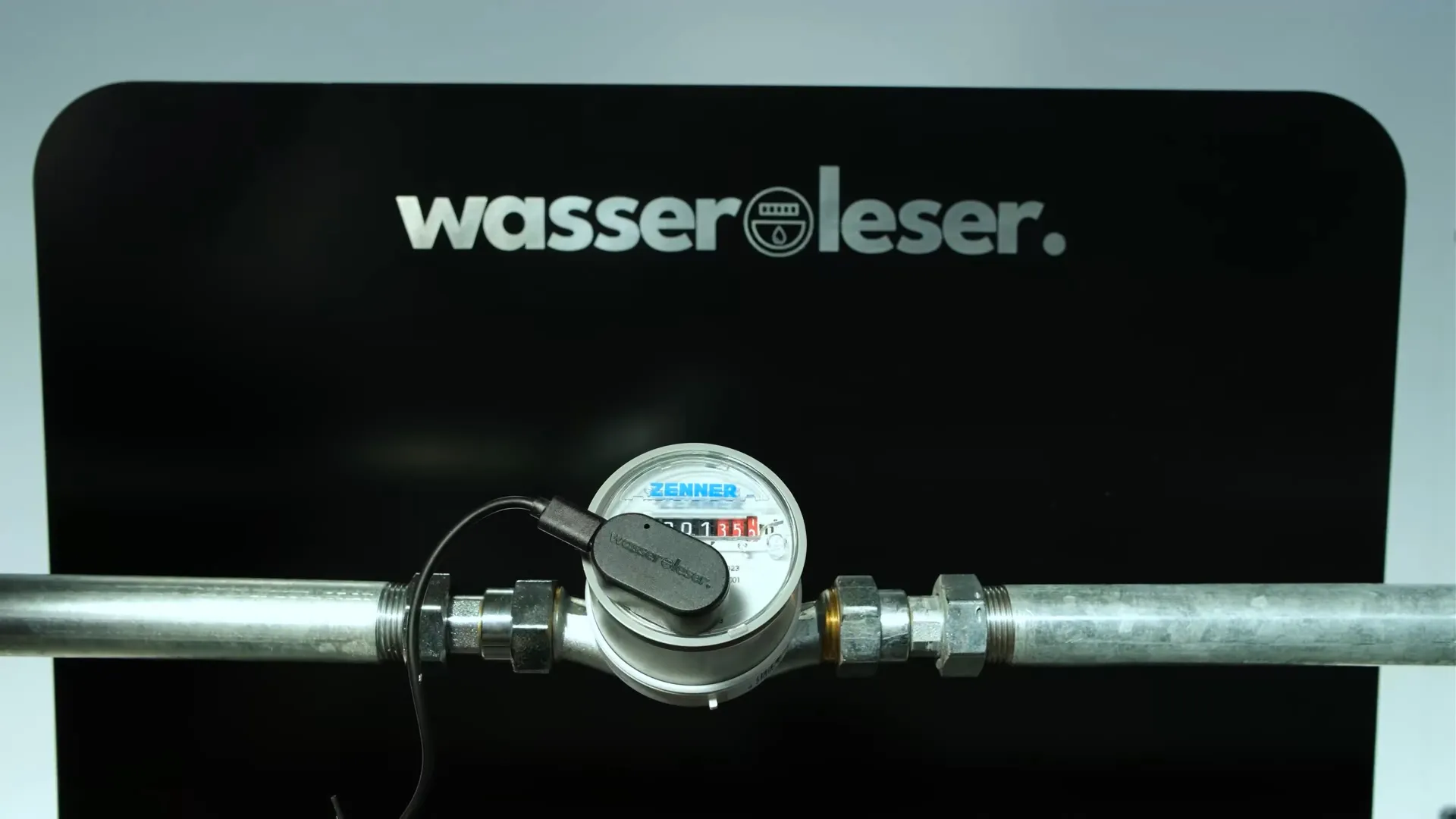 USB-Kabel am wasserleser anschließen